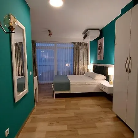 Pier 82 * Ohrid